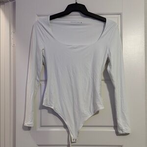 Abercrombie & Fitch White Long Sleeve Scoop Neck Bodysuit